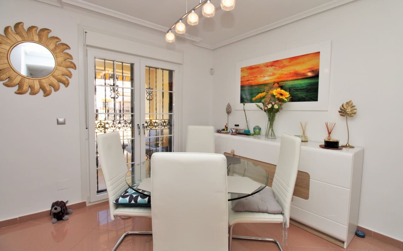 3 Zimmer Villa zu verkaufen in Villamartin mit Pool - 375.000 € (Ref: 9388192)