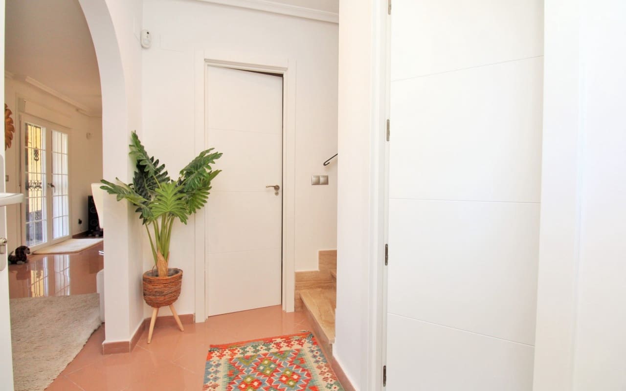 3 Zimmer Villa zu verkaufen in Villamartin mit Pool - 375.000 € (Ref: 9388192)