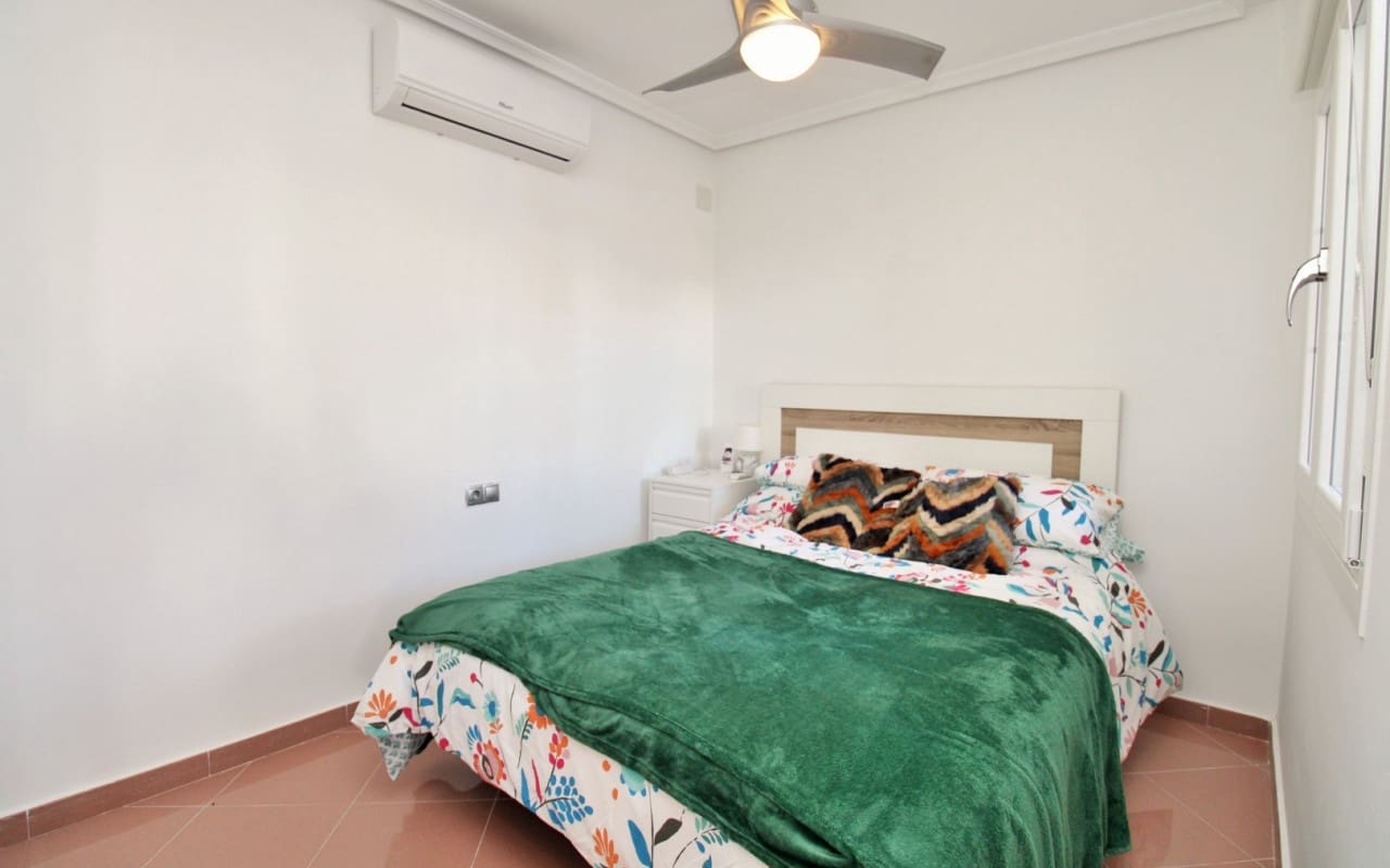 3 Zimmer Villa zu verkaufen in Villamartin mit Pool - 375.000 € (Ref: 9388192)