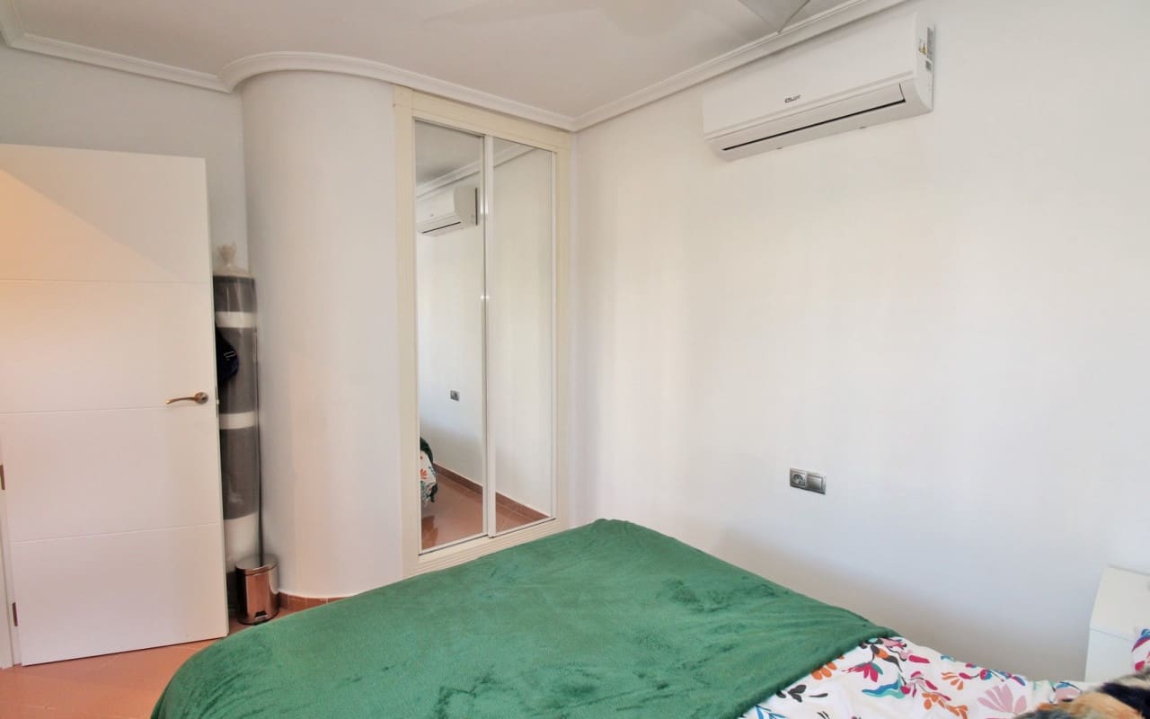 3 Zimmer Villa zu verkaufen in Villamartin mit Pool - 375.000 € (Ref: 9388192)