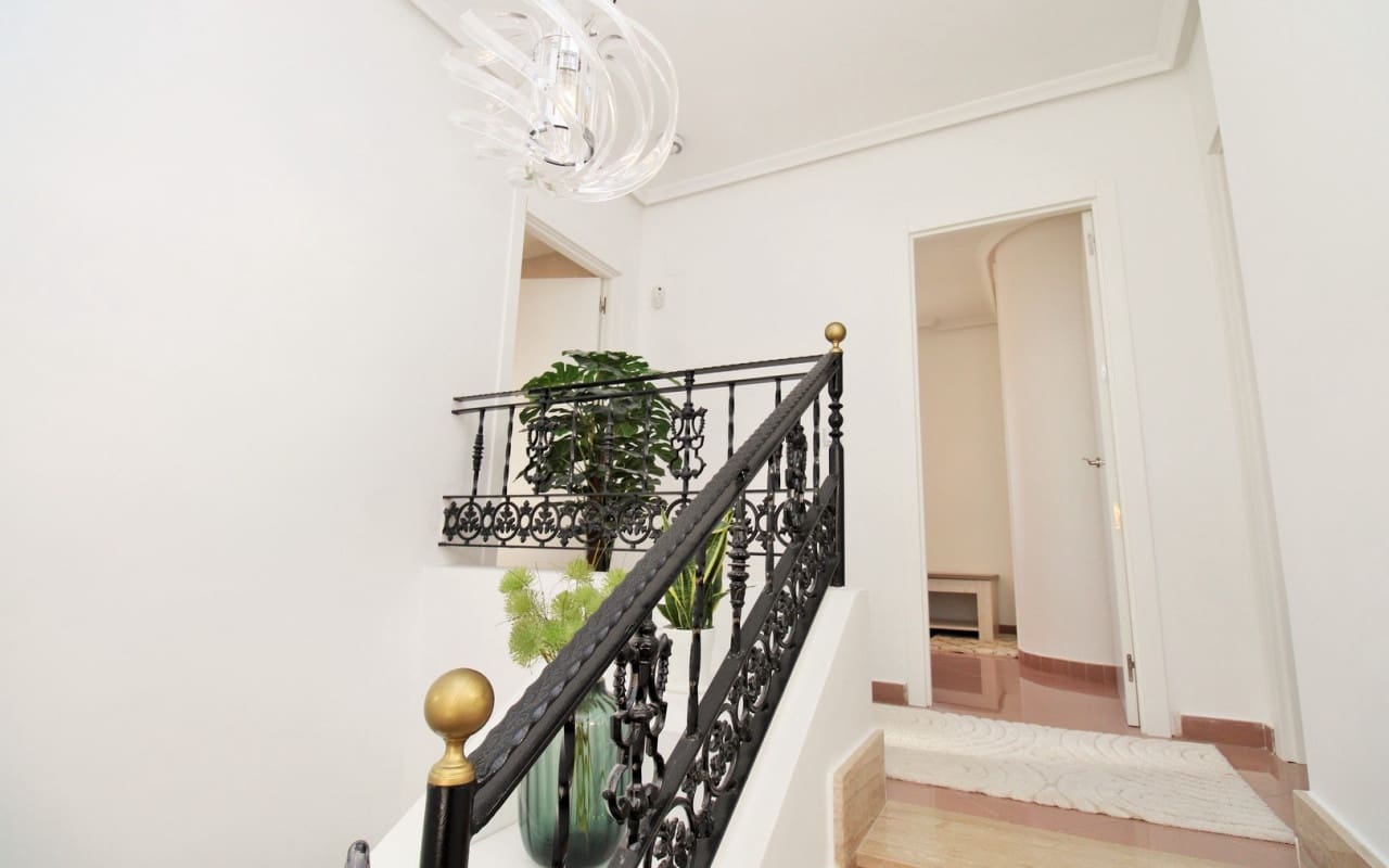 3 Zimmer Villa zu verkaufen in Villamartin mit Pool - 375.000 € (Ref: 9388192)