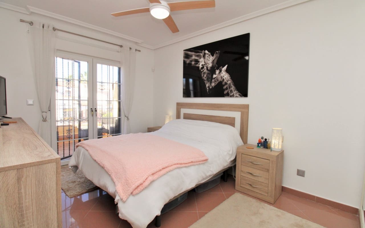 3 Zimmer Villa zu verkaufen in Villamartin mit Pool - 375.000 € (Ref: 9388192)