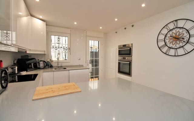 3 Zimmer Villa zu verkaufen in Villamartin, Orihuela mit Pool - 375.000 € (Ref: 9388192)