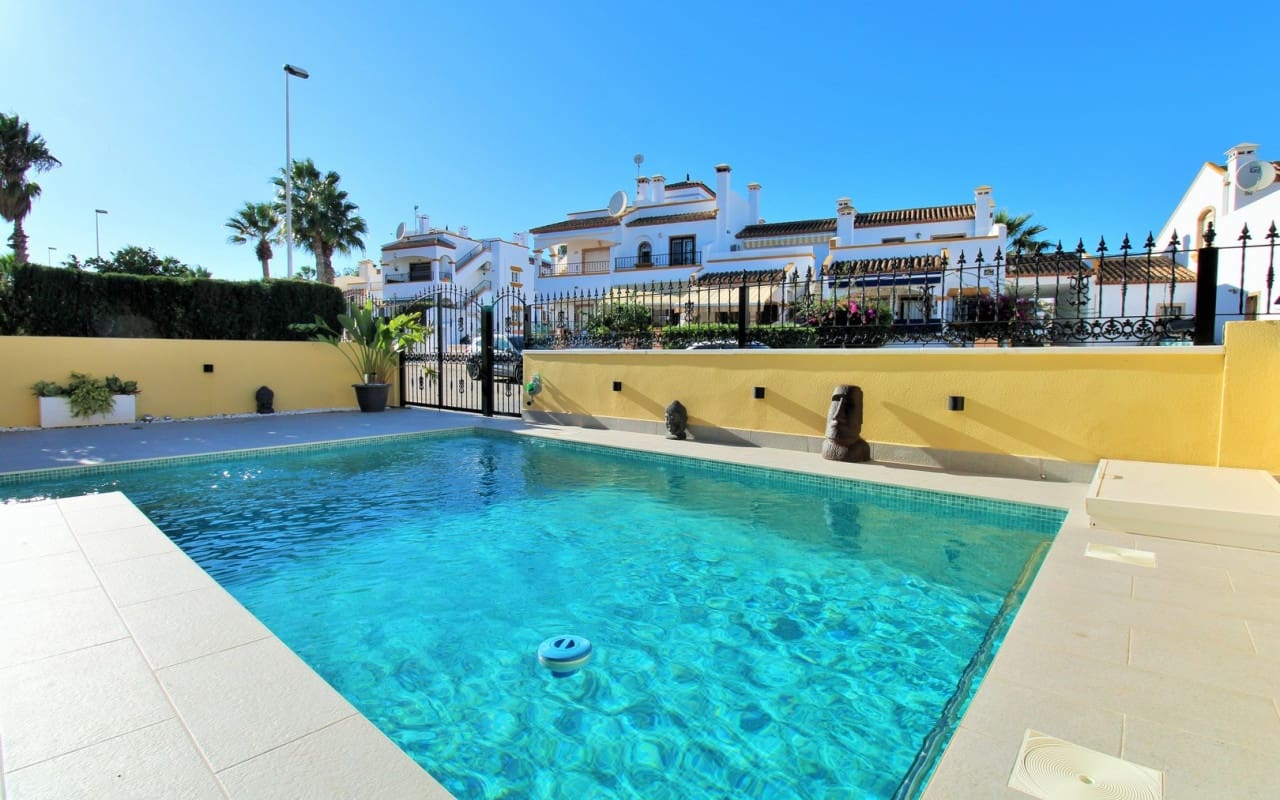 3 Zimmer Villa zu verkaufen in Villamartin mit Pool - 375.000 € (Ref: 9388192)