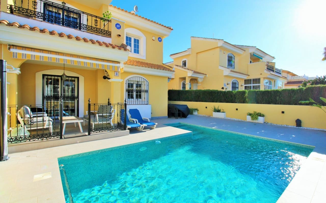 3 Zimmer Villa zu verkaufen in Villamartin mit Pool - 375.000 € (Ref: 9388192)