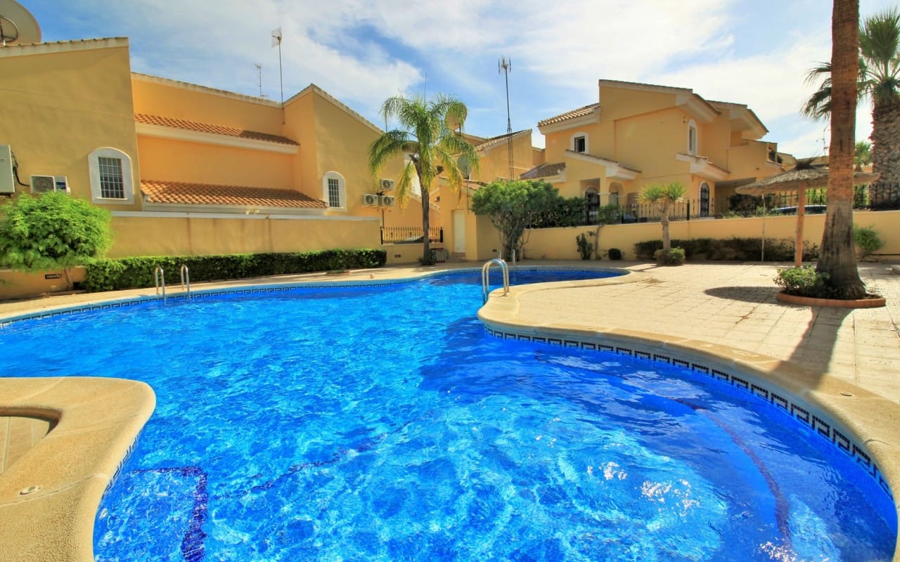 3 Zimmer Villa zu verkaufen in Villamartin mit Pool - 375.000 € (Ref: 9388192)