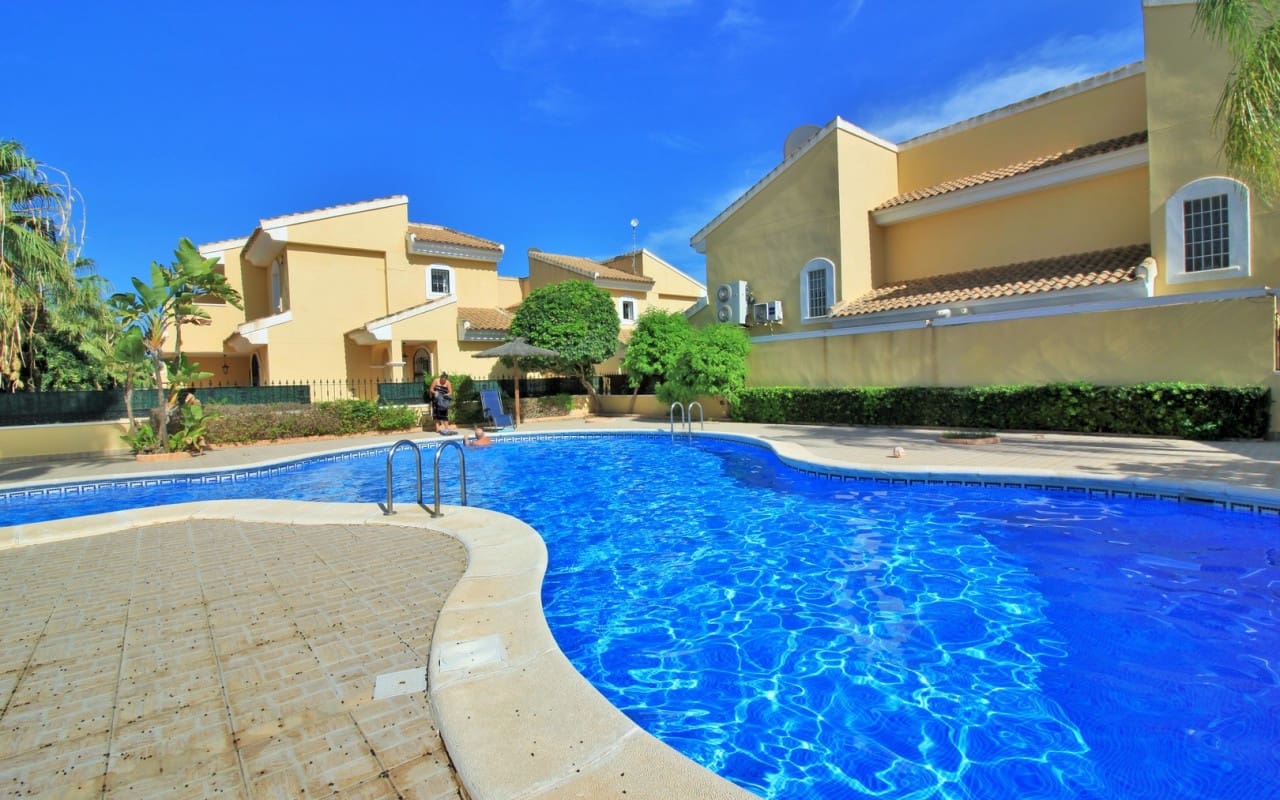 3 Zimmer Villa zu verkaufen in Villamartin mit Pool - 375.000 € (Ref: 9388192)