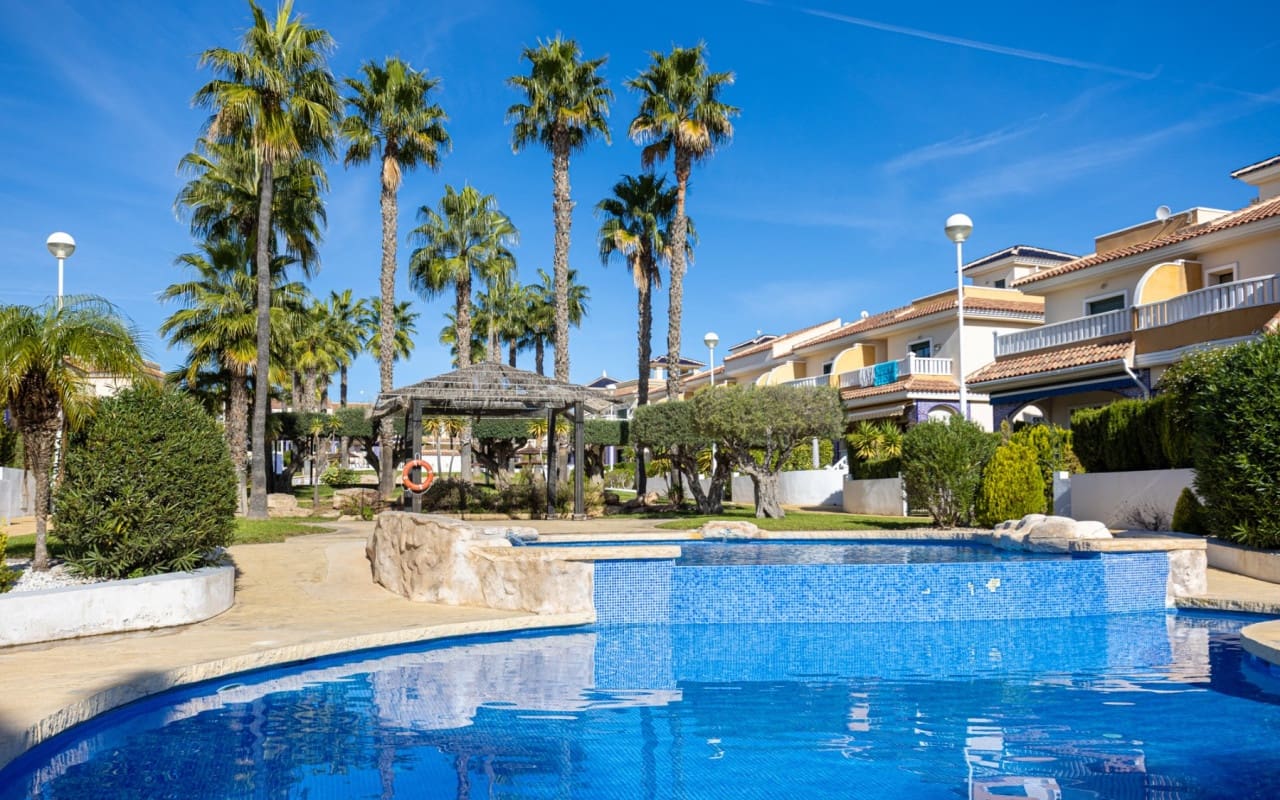 2 soveværelse Lejlighed til salg i Dona Pepa med swimmingpool - € 195.000 (Ref: 9388460)