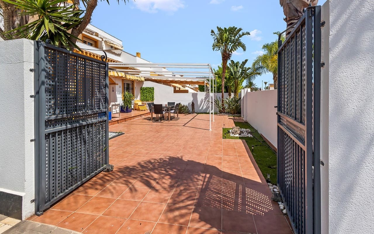 4 chambre Villa/Maison à vendre à Torre de la Horadada avec piscine - 382 000 € (Ref: 9394421)