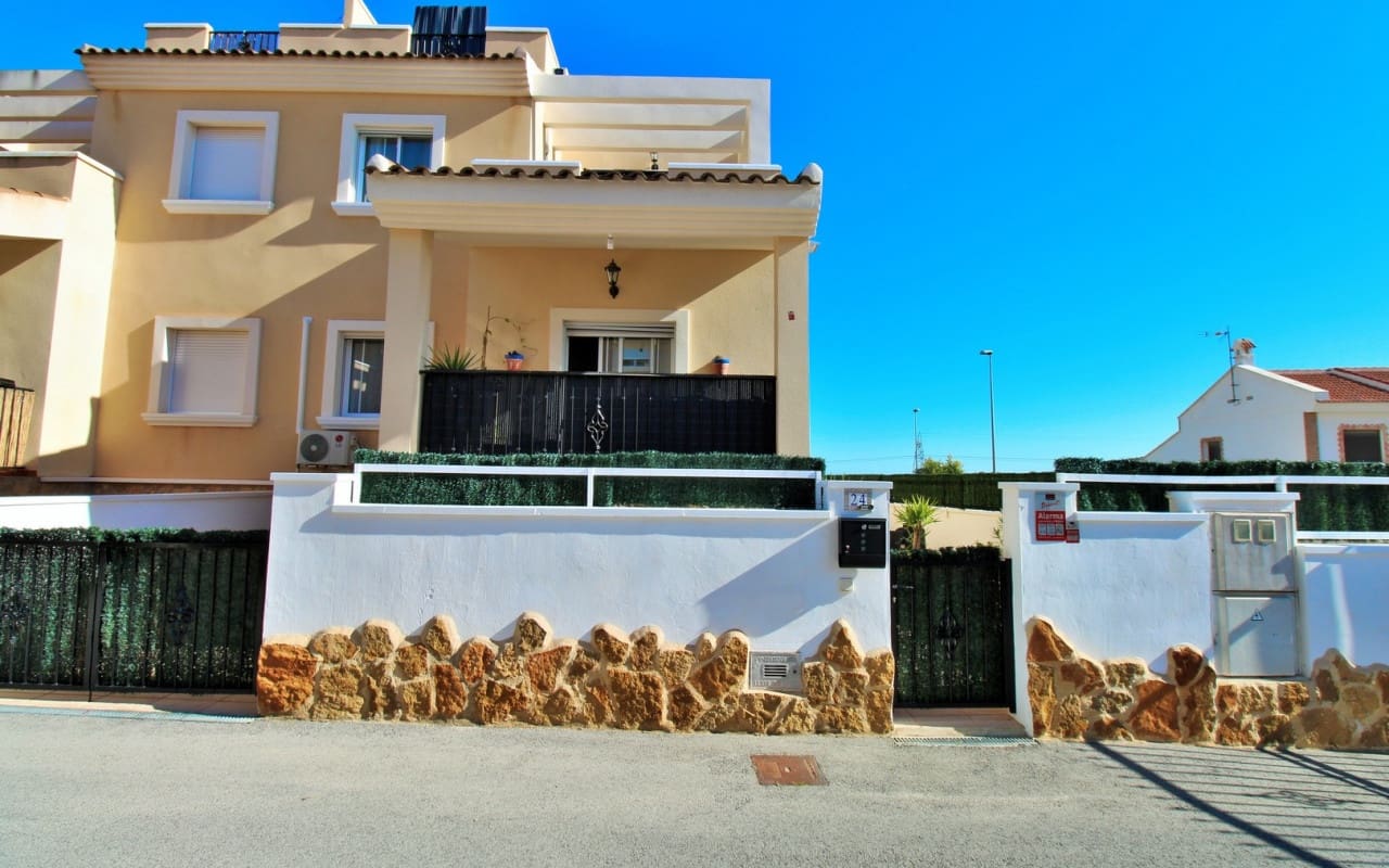4 quarto Casa em Banda para venda em San Miguel de Salinas com piscina - 239 995 € (Ref: 9394422)