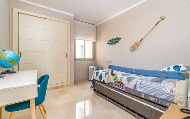 Apartamento de 3 habitaciones en Las Colinas Golf, Orihuela en venta con piscina - 345.000 € (Ref: 9394426)