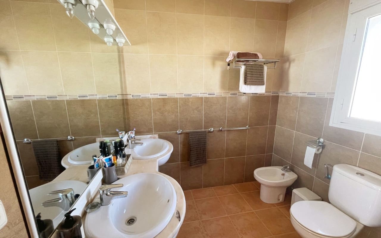 5 soveværelse Villa til salg i La Marquesa med swimmingpool - € 425.000 (Ref: 9396295)