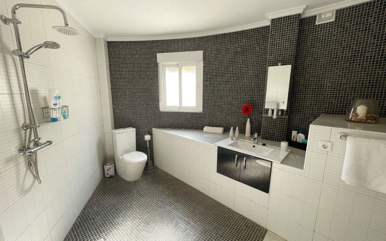 5 soveværelse Villa til salg i La Marquesa med swimmingpool - € 425.000 (Ref: 9396295)