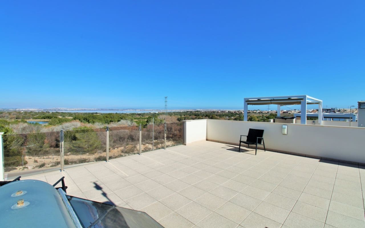 3 soveværelse Villa til salg i Villamartin med swimmingpool - € 448.000 (Ref: 9396296)