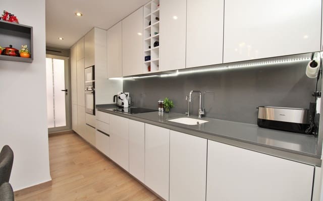 3 soveværelse Villa til salg i Villamartin, Orihuela med swimmingpool - € 448.000 (Ref: 9396296)