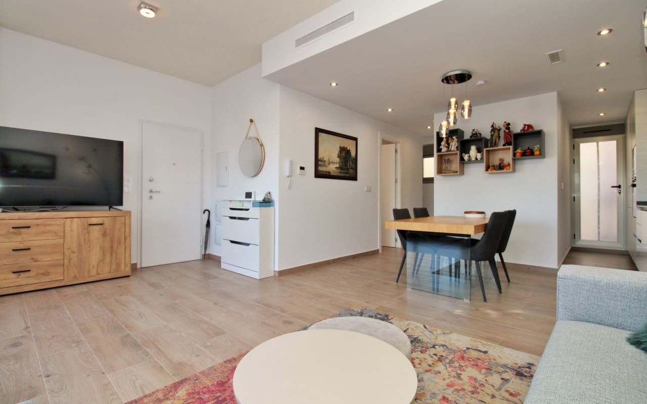 3 soveværelse Villa til salg i Villamartin med swimmingpool - € 448.000 (Ref: 9396296)