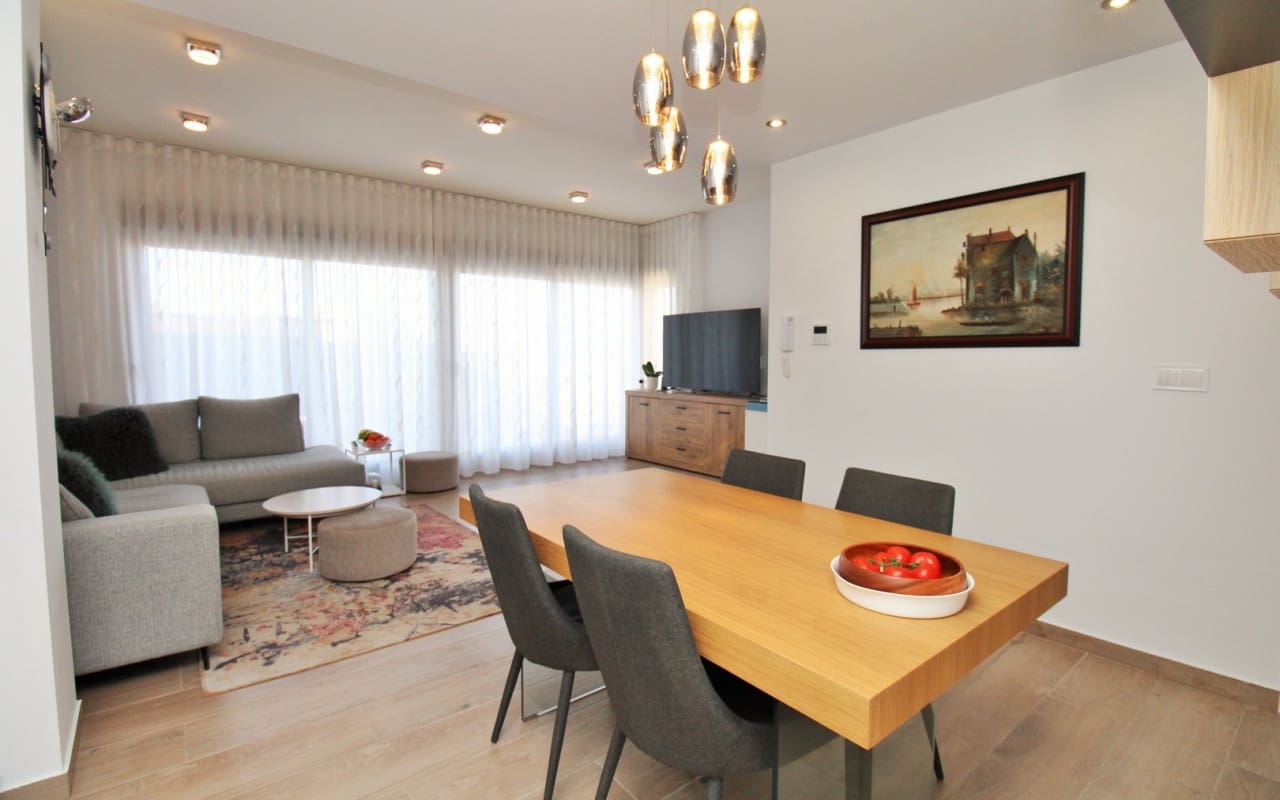 3 soveværelse Villa til salg i Villamartin med swimmingpool - € 448.000 (Ref: 9396296)