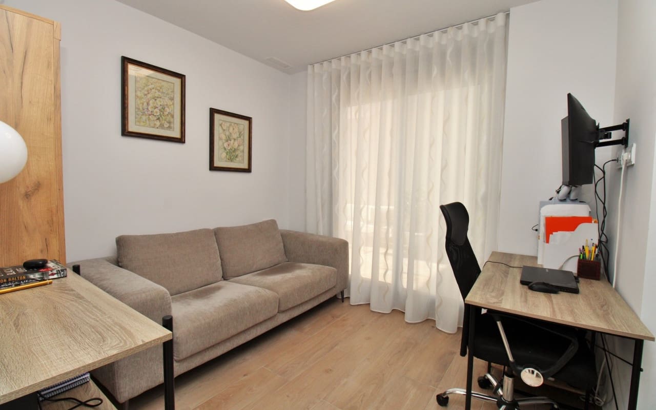 3 soveværelse Villa til salg i Villamartin med swimmingpool - € 448.000 (Ref: 9396296)