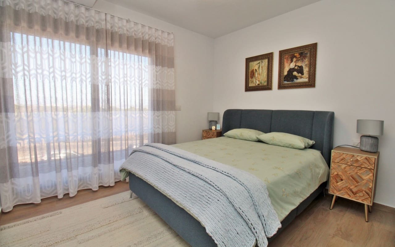 3 soveværelse Villa til salg i Villamartin med swimmingpool - € 448.000 (Ref: 9396296)