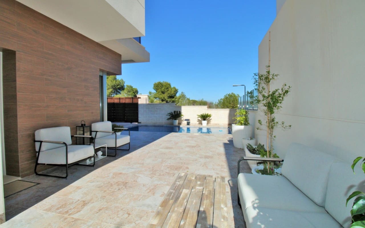 3 soveværelse Villa til salg i Villamartin med swimmingpool - € 448.000 (Ref: 9396296)