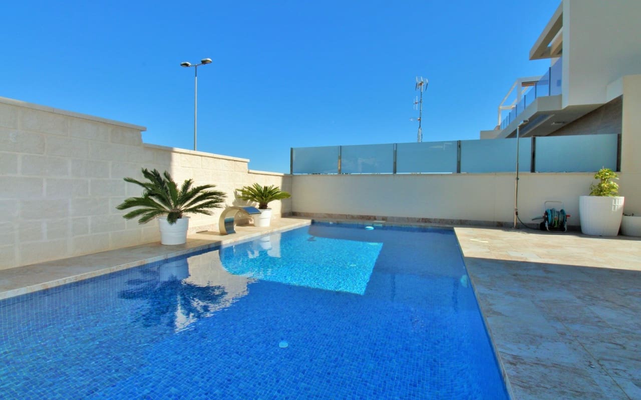 3 soveværelse Villa til salg i Villamartin med swimmingpool - € 448.000 (Ref: 9396296)