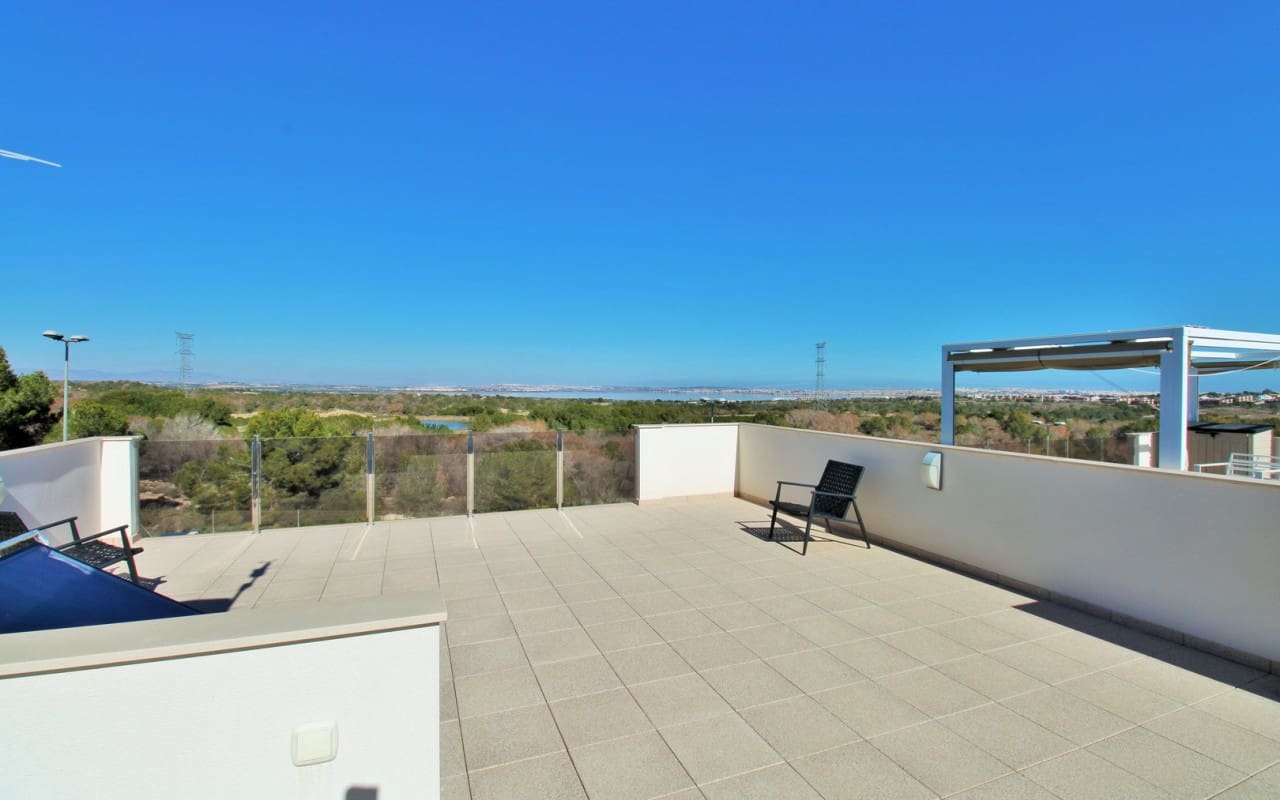 3 soveværelse Villa til salg i Villamartin med swimmingpool - € 448.000 (Ref: 9396296)