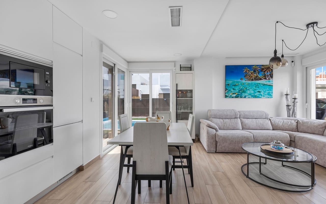 2 bedroom Villa for sale in Vistabella with pool - € 349,000 (Ref: 9396299)