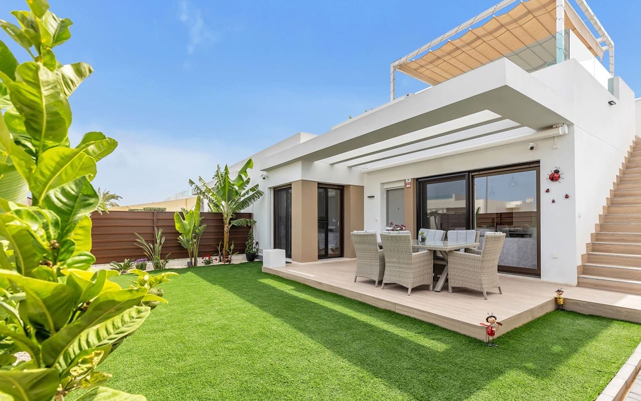 2 bedroom Villa for sale in Vistabella with pool - € 349,000 (Ref: 9396299)