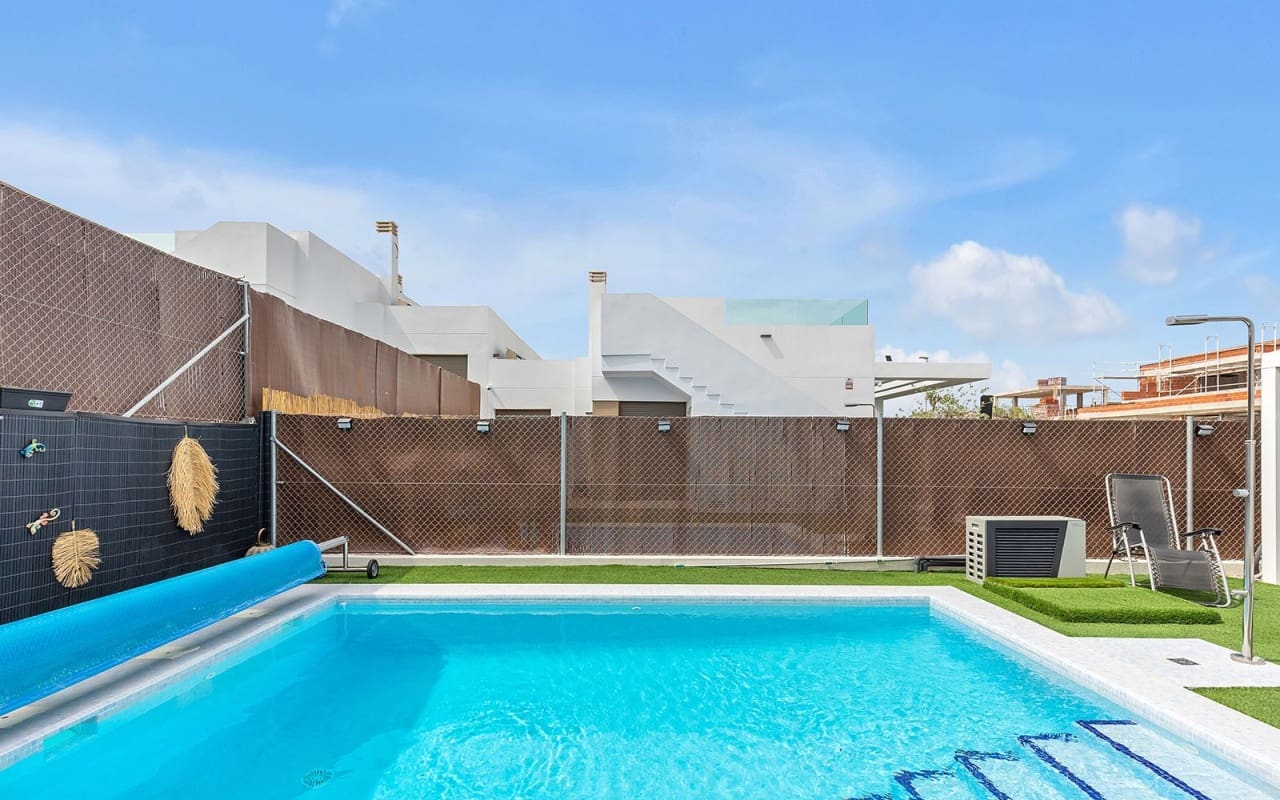 2 bedroom Villa for sale in Vistabella with pool - € 349,000 (Ref: 9396299)