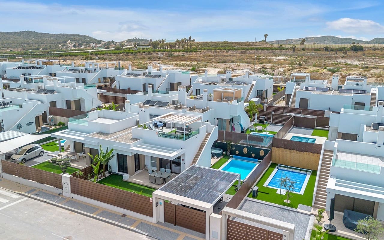 2 bedroom Villa for sale in Vistabella with pool - € 349,000 (Ref: 9396299)