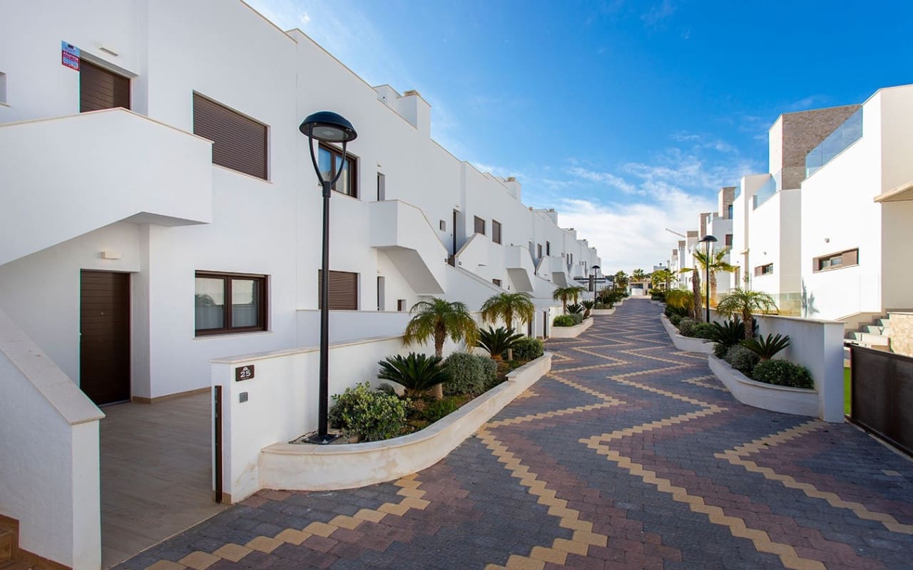 Bungalow de 2 habitaciones en Finestrat en venta con piscina garaje - 335.000 € (Ref: 9402562)