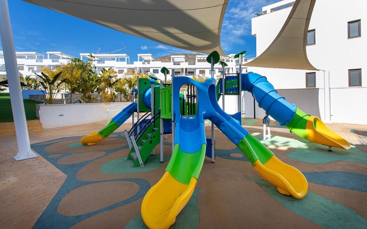 Bungalow de 2 habitaciones en Finestrat en venta con piscina garaje - 335.000 € (Ref: 9402562)