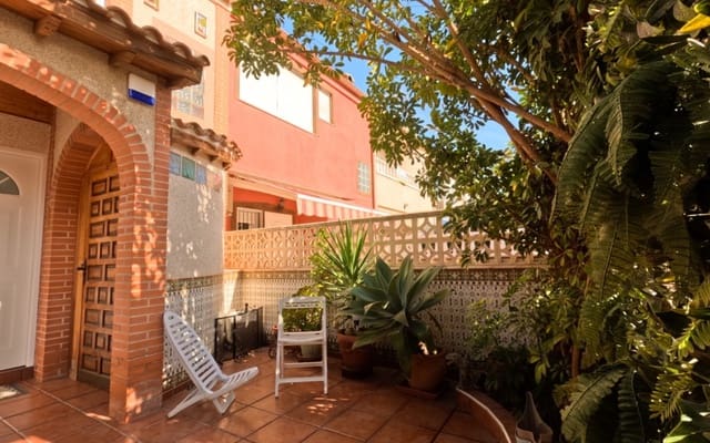 4 bedroom Townhouse for sale in Playa de los Náufragos, Torrevieja - € 249,900 (Ref: 9412661)