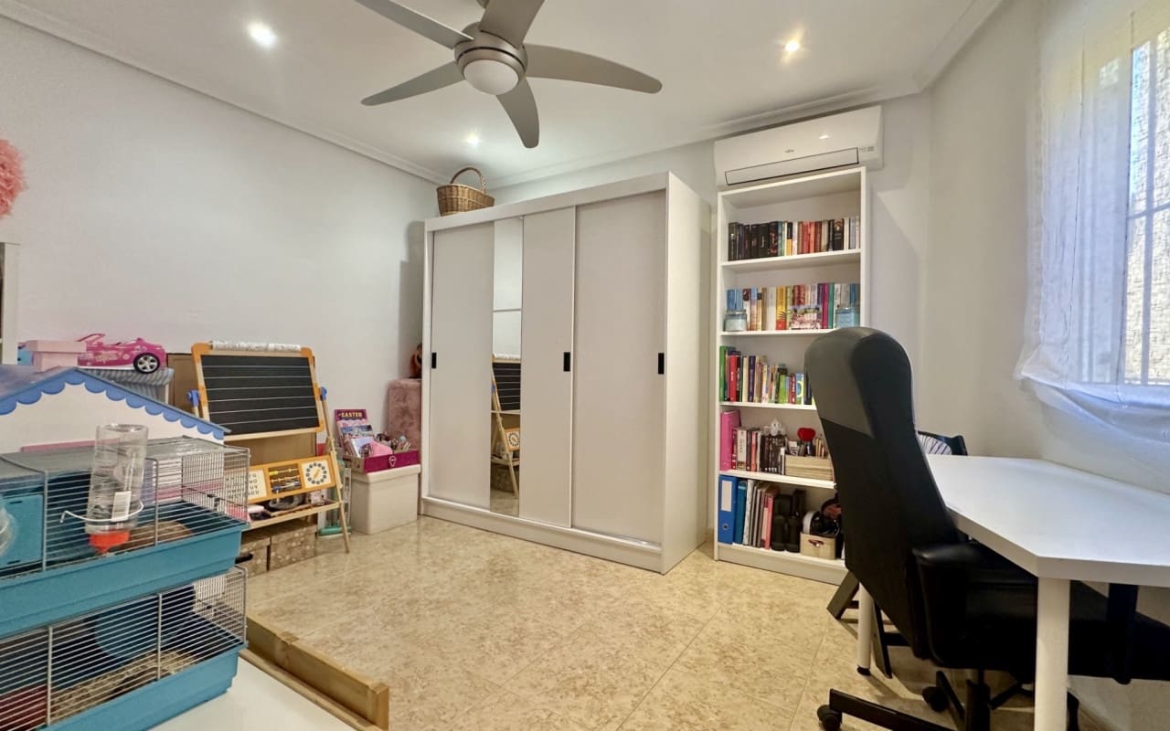 Casa de 3 habitaciones en La Florida en venta con piscina - 295.000 € (Ref: 9412662)