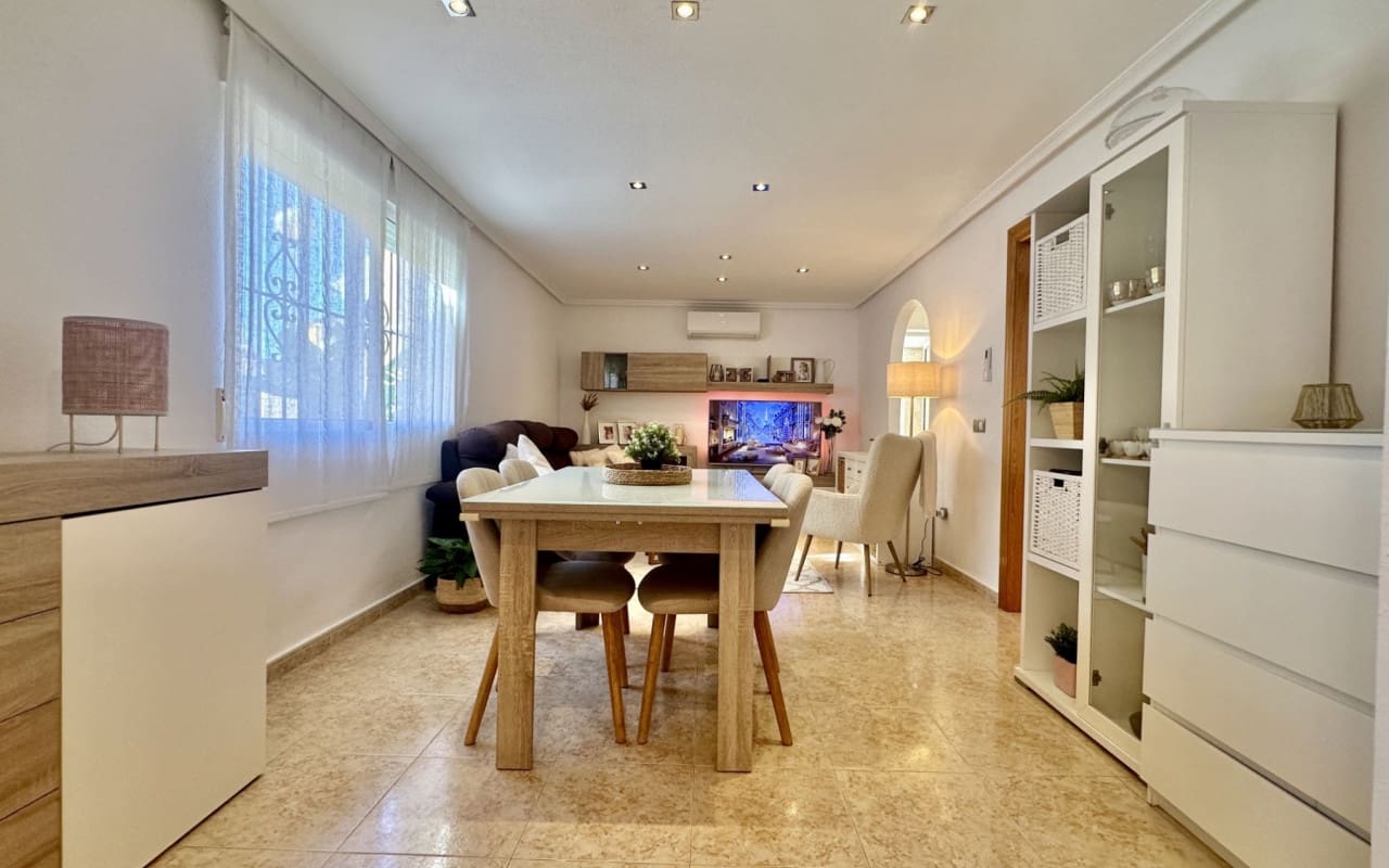 Casa de 3 habitaciones en La Florida en venta con piscina - 295.000 € (Ref: 9412662)