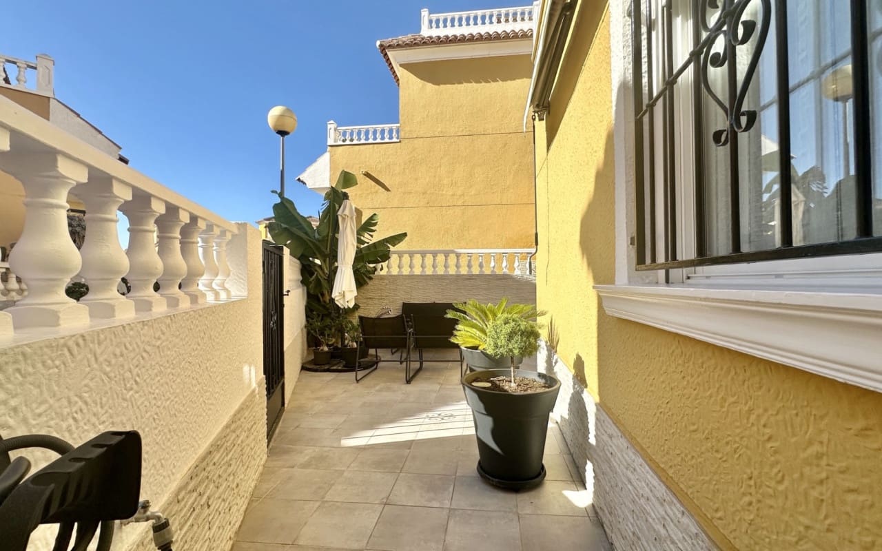 Casa de 3 habitaciones en La Florida en venta con piscina - 295.000 € (Ref: 9412662)