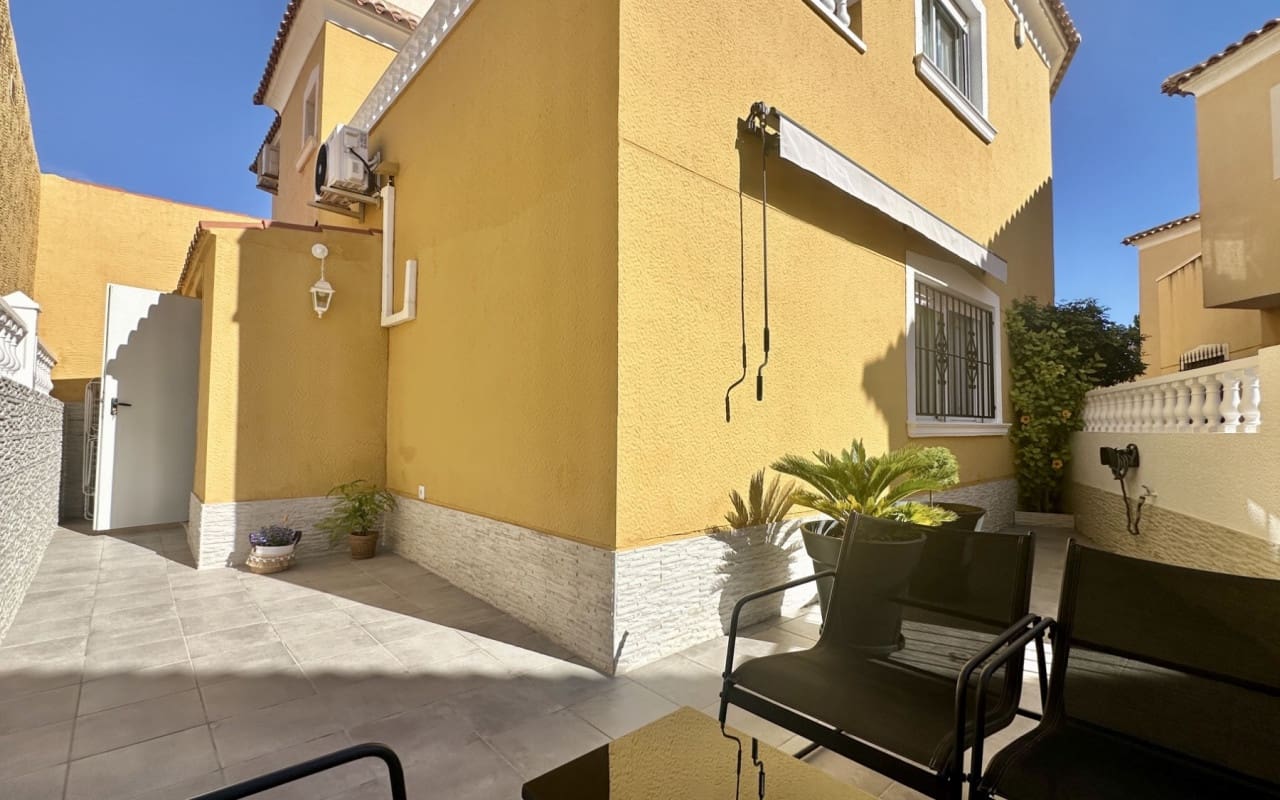 Casa de 3 habitaciones en La Florida en venta con piscina - 295.000 € (Ref: 9412662)