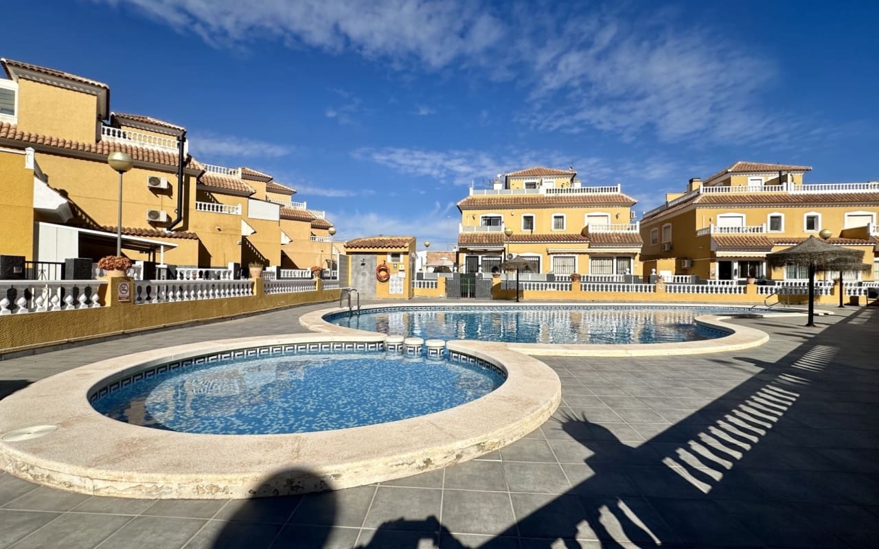 Casa de 3 habitaciones en La Florida en venta con piscina - 295.000 € (Ref: 9412662)