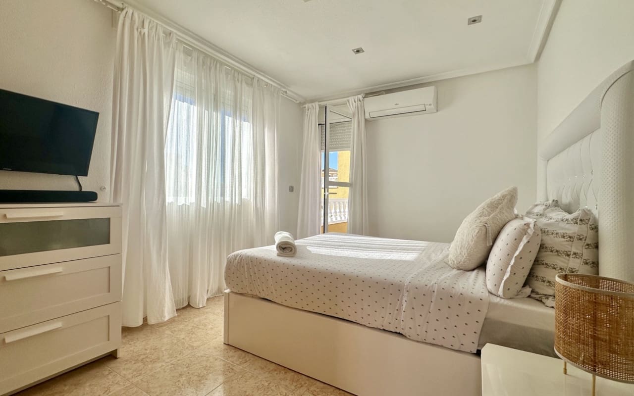 Casa de 3 habitaciones en La Florida en venta con piscina - 295.000 € (Ref: 9412662)