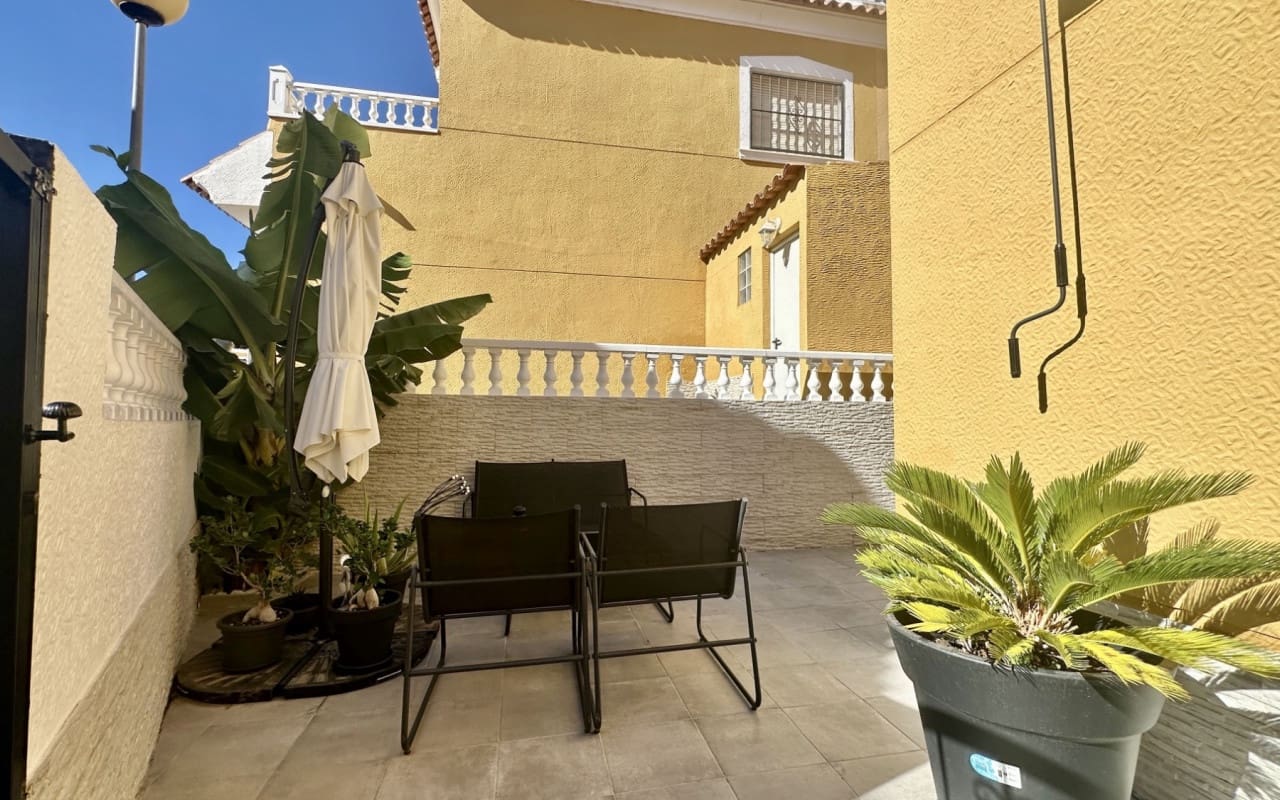 Casa de 3 habitaciones en La Florida en venta con piscina - 295.000 € (Ref: 9412662)