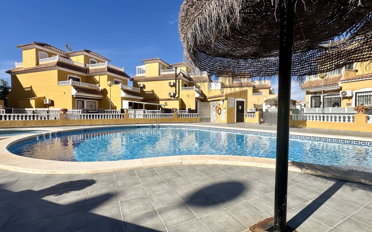 Casa de 3 habitaciones en La Florida en venta con piscina - 295.000 € (Ref: 9412662)