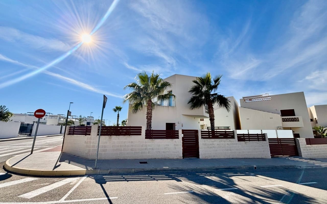 3 slaapkamer Villa te koop in Benijofar - € 395.000 (Ref: 9412663)