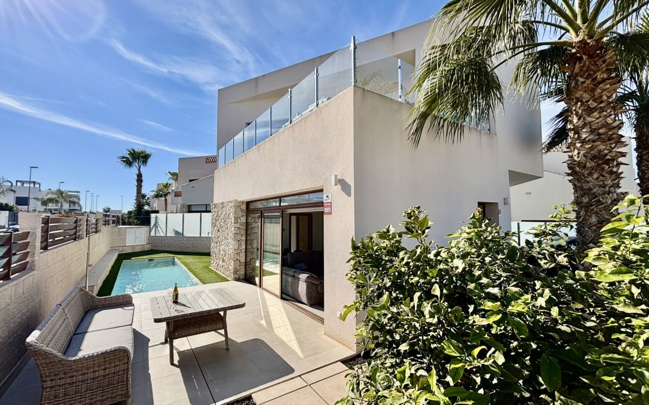 3 slaapkamer Villa te koop in Benijofar - € 395.000 (Ref: 9412663)