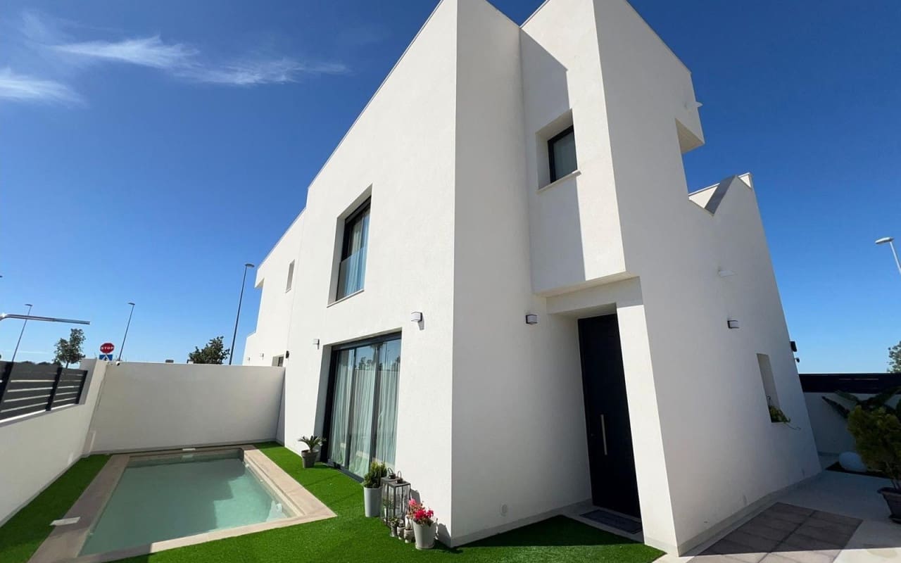 2 bedroom Villa for sale in Benijofar with pool - € 330,000 (Ref: 9412666)