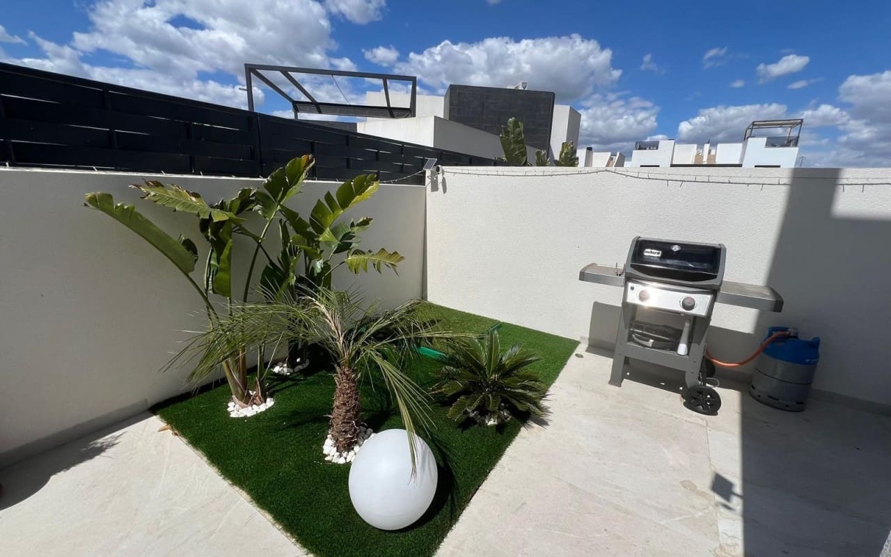 2 bedroom Villa for sale in Benijofar with pool - € 330,000 (Ref: 9412666)