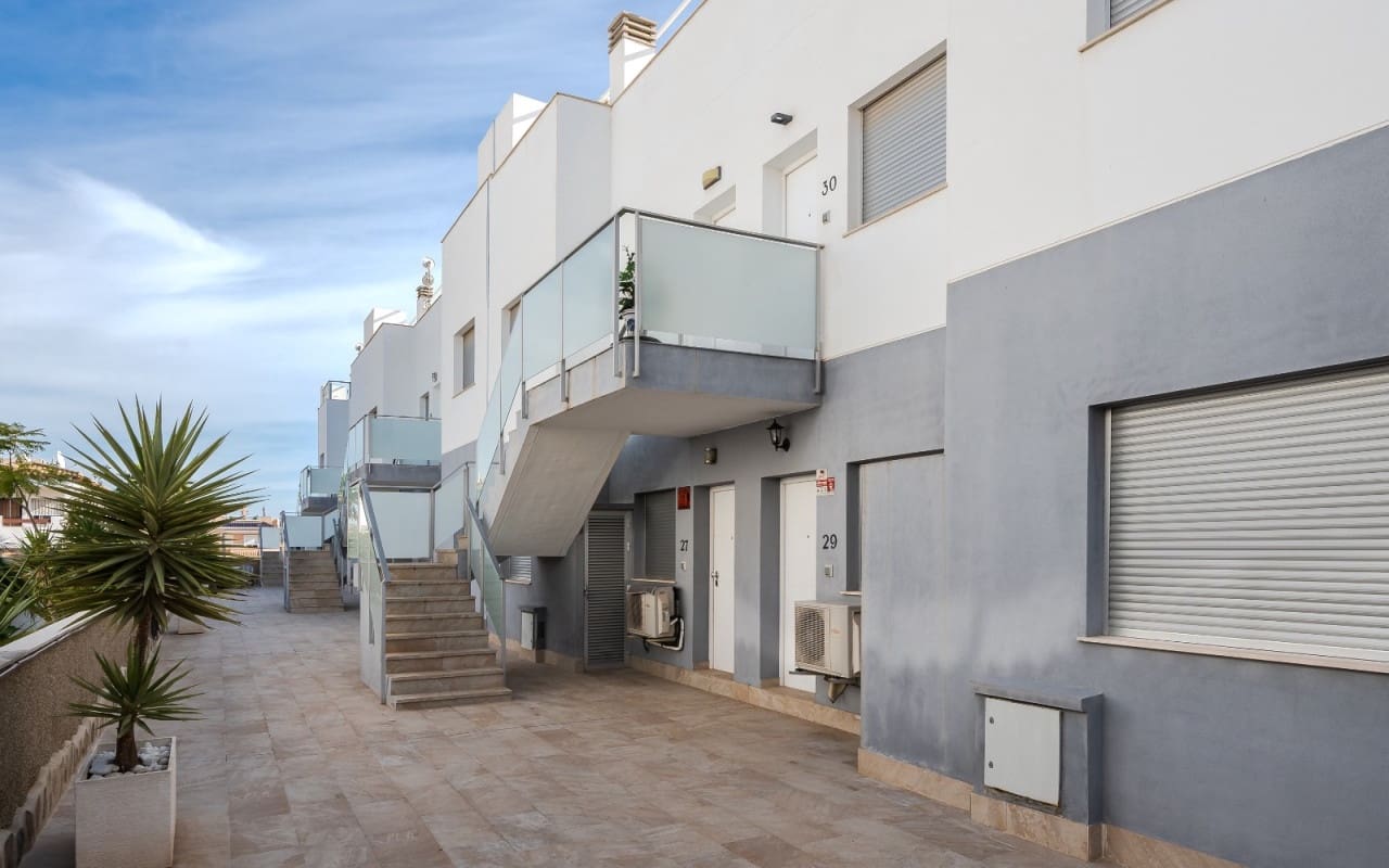 2 soveværelse Penthouse til salg i Orihuela Costa med swimmingpool - € 289.000 (Ref: 9412668)
