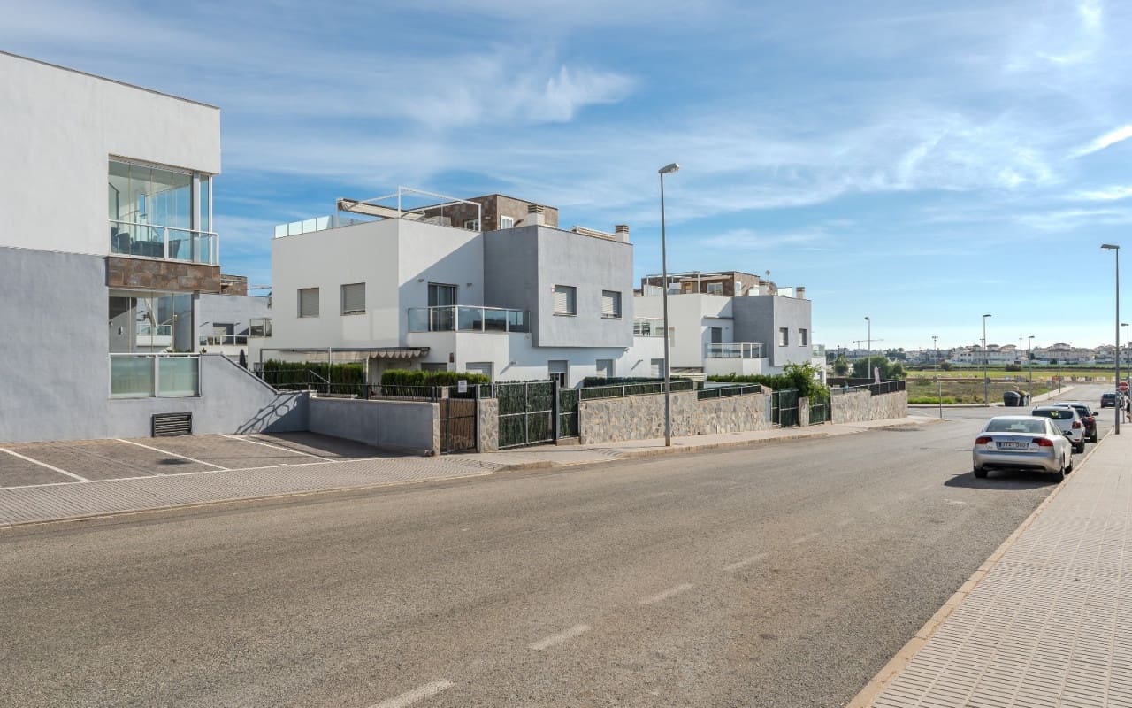 2 soveværelse Penthouse til salg i Orihuela Costa med swimmingpool - € 289.000 (Ref: 9412668)