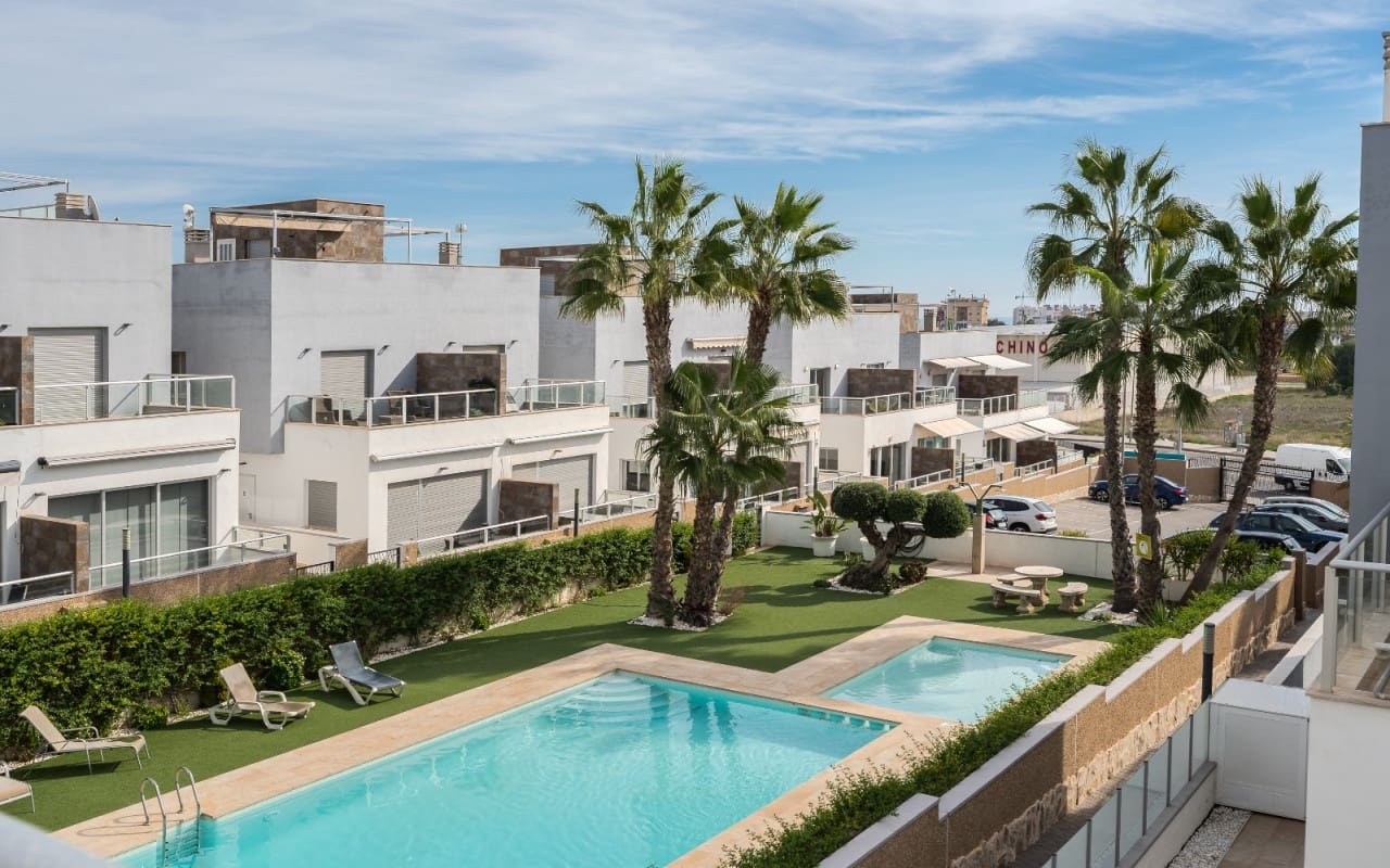 2 soveværelse Penthouse til salg i Orihuela Costa med swimmingpool - € 289.000 (Ref: 9412668)
