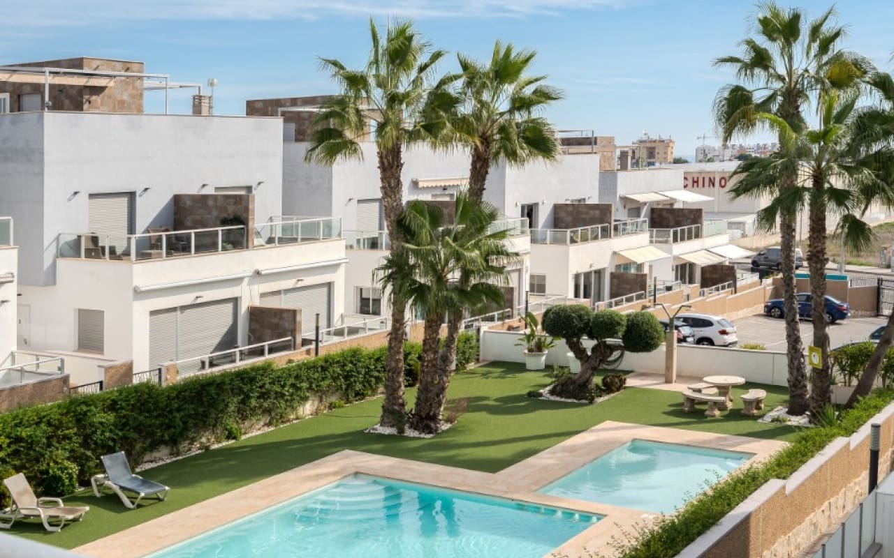 2 soveværelse Penthouse til salg i Orihuela Costa med swimmingpool - € 289.000 (Ref: 9412668)
