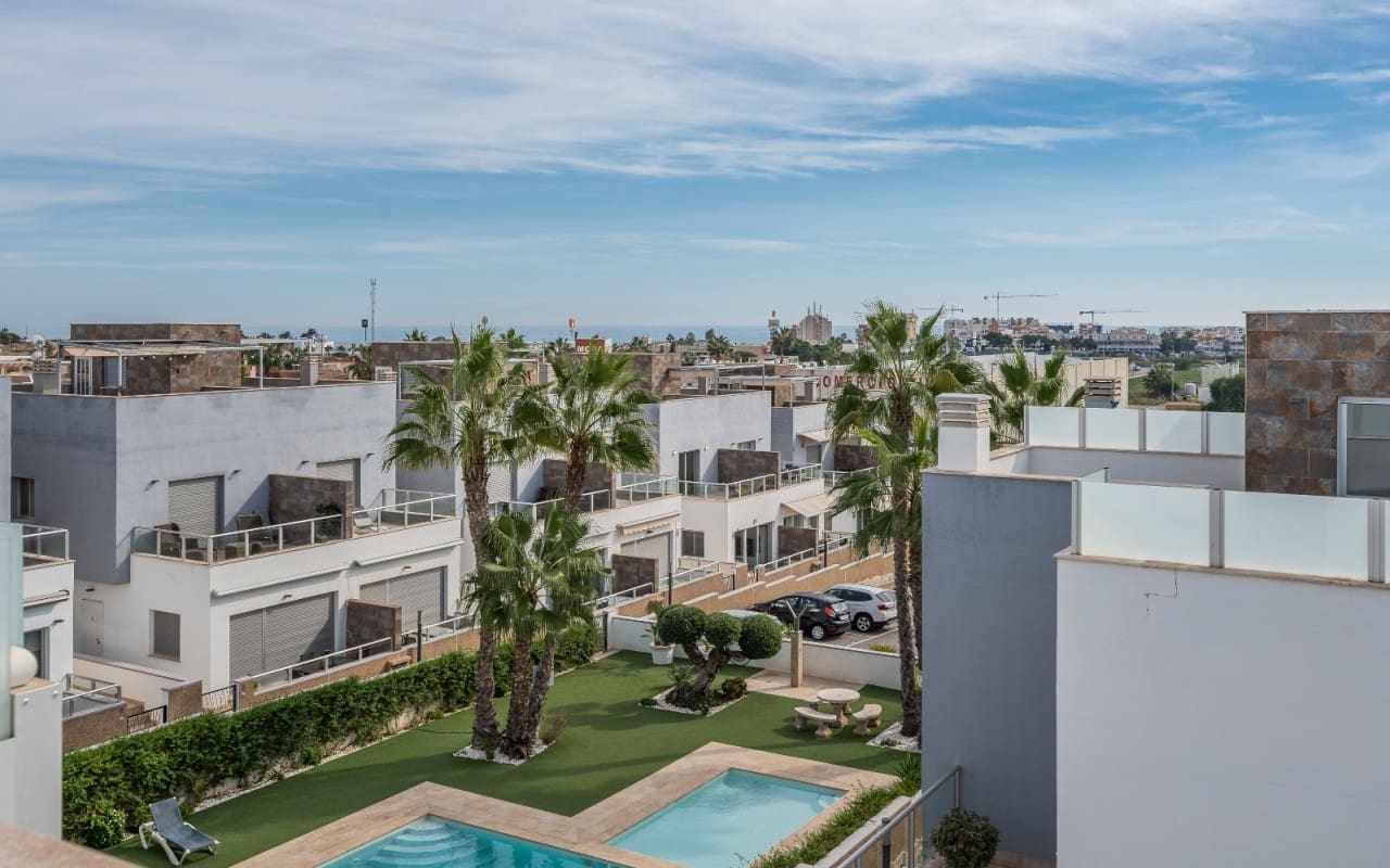2 soveværelse Penthouse til salg i Orihuela Costa med swimmingpool - € 289.000 (Ref: 9412668)